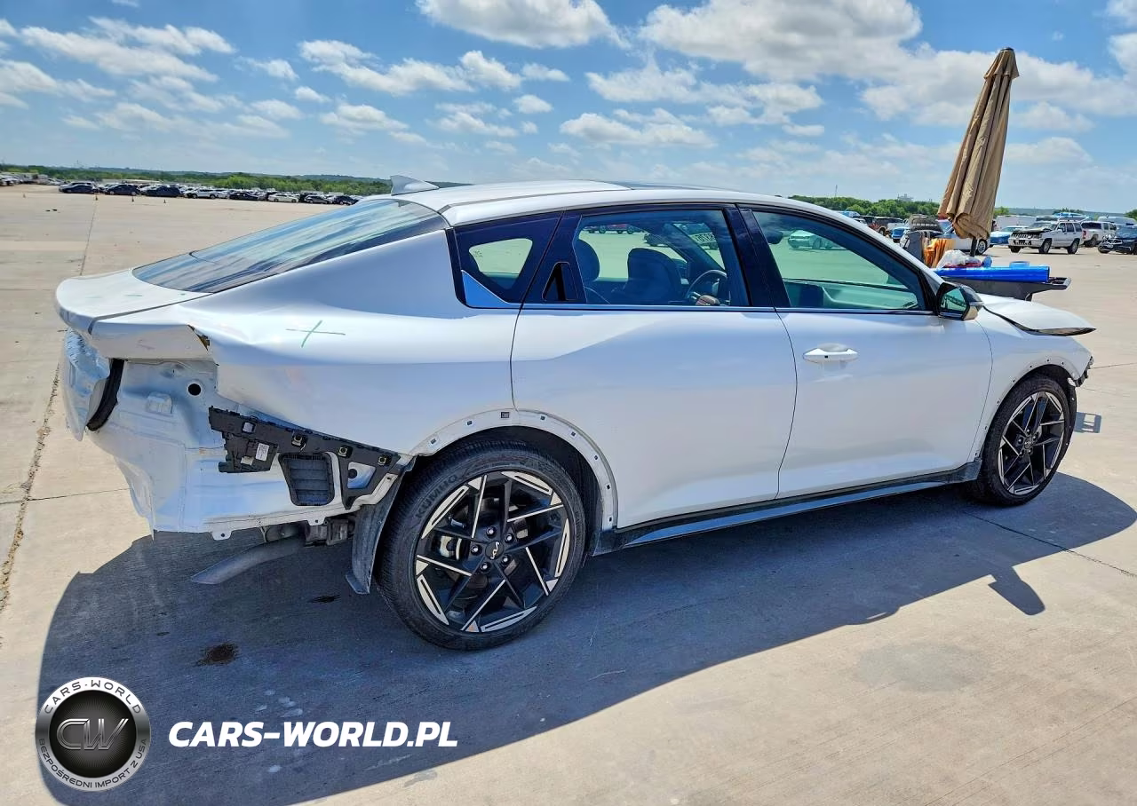 2025 Kia K4 Gt Line VIN:3KPFW4DE5SE097809 - 3