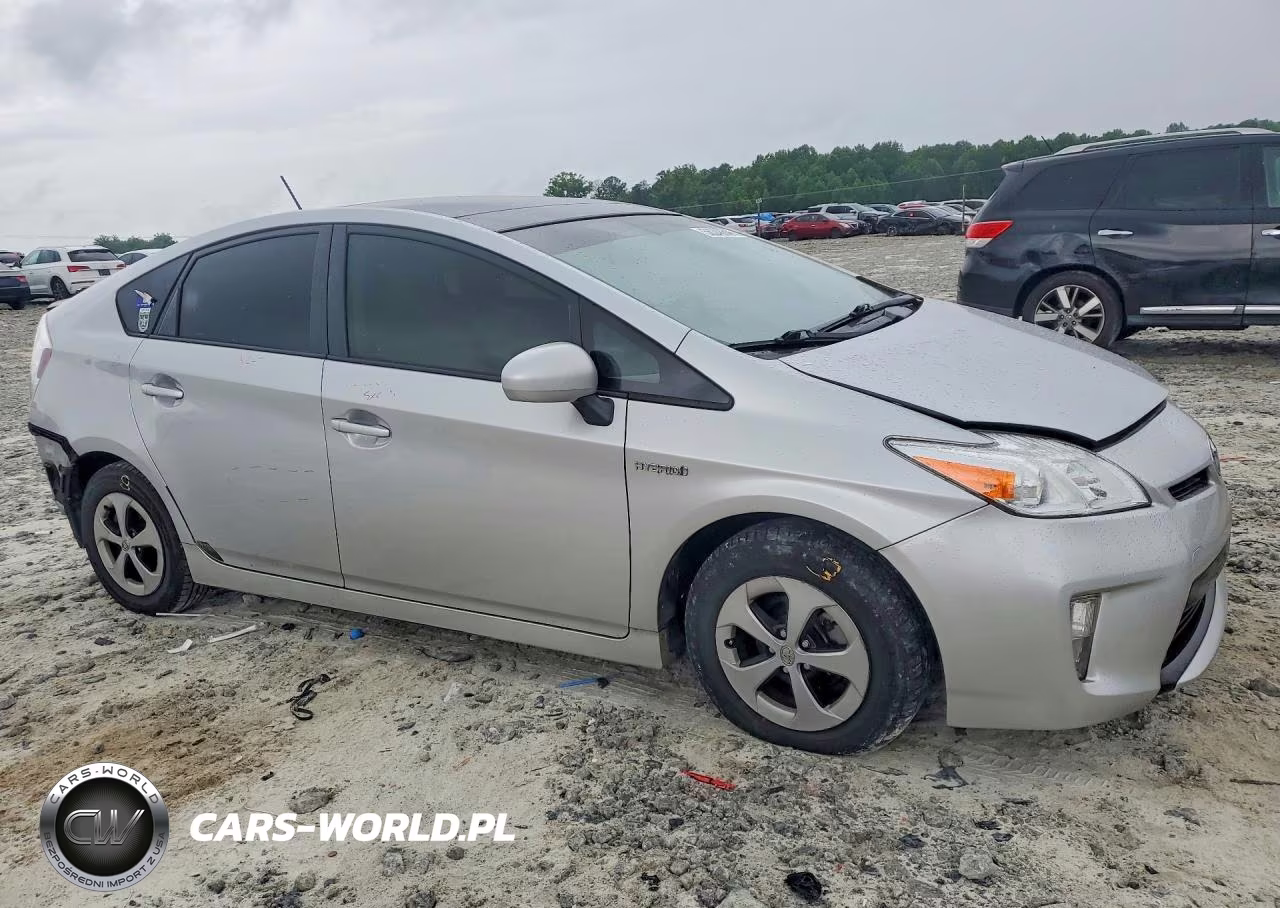 2013 Toyota Prius Four VIN:JTDKN3DU5D5699272 - 4