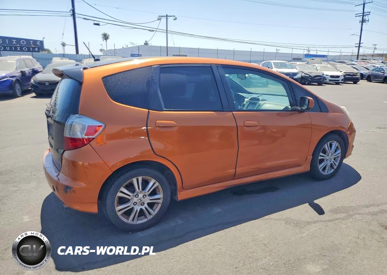 2011 Honda Fit Sport VIN:JHMGE8H67BS008755 - 3