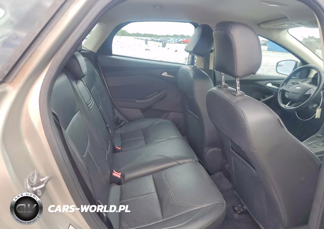 2015 Ford Focus Se VIN:1FADP3K21FL302651 - 10