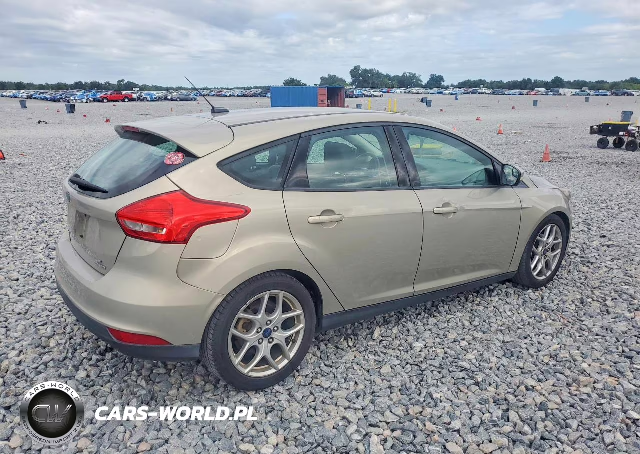 2015 Ford Focus Se VIN:1FADP3K21FL302651 - 3