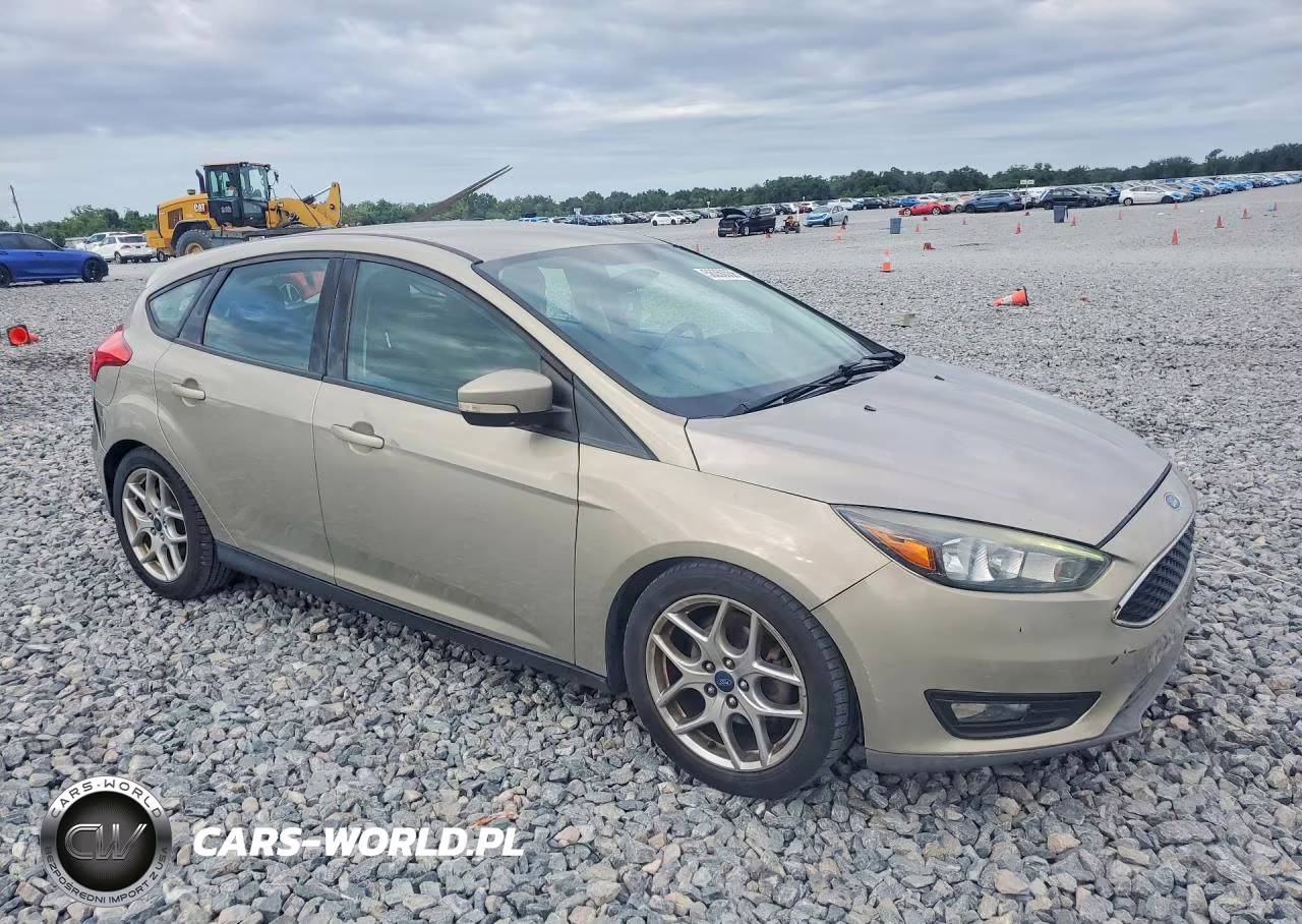 2015 Ford Focus Se VIN:1FADP3K21FL302651 - 4