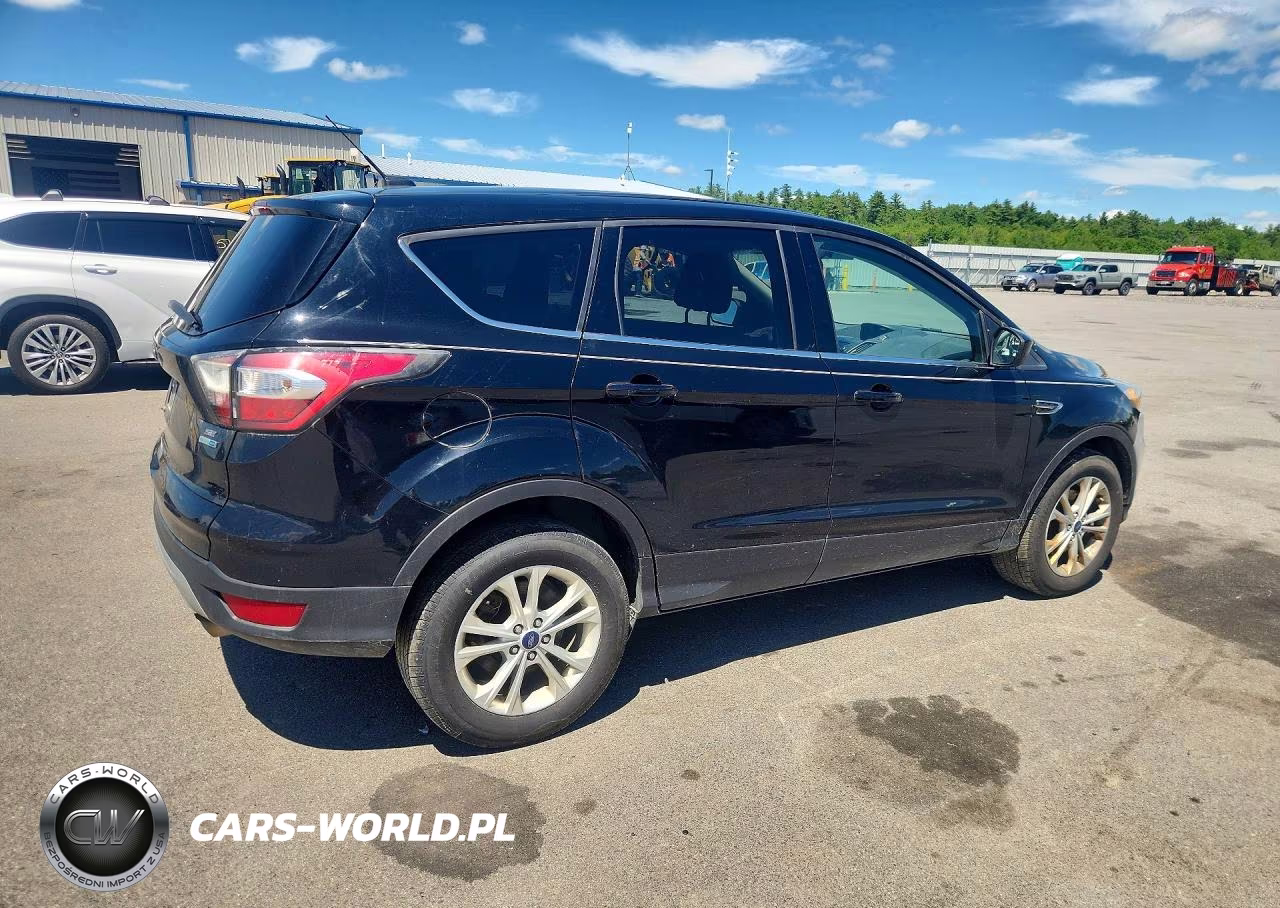 2017 Ford Escape Se VIN:1FMCU9GD3HUB25654 - 3