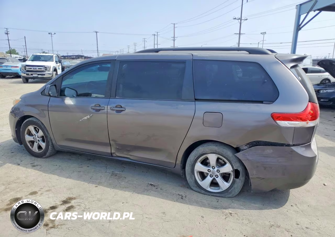 2011 Toyota Sienna Le VIN:5TDKK3DC8BS046488 - 2