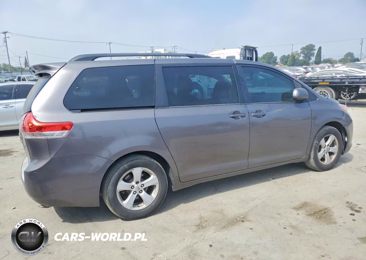 2011 Toyota Sienna Le VIN:5TDKK3DC8BS046488 - 3