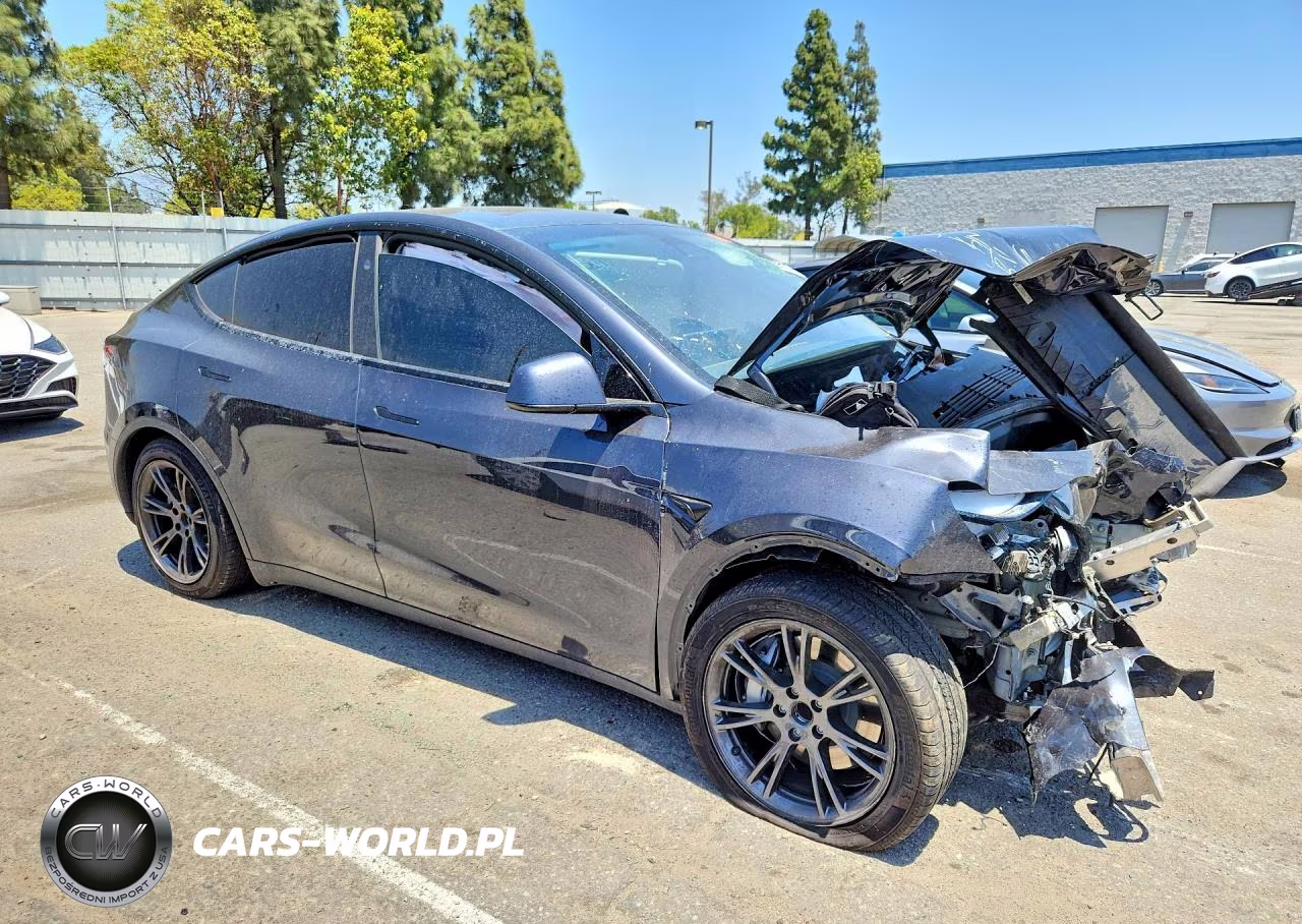 2025 Tesla Model Y VIN:7SAYGDEDXSF277988 - 4