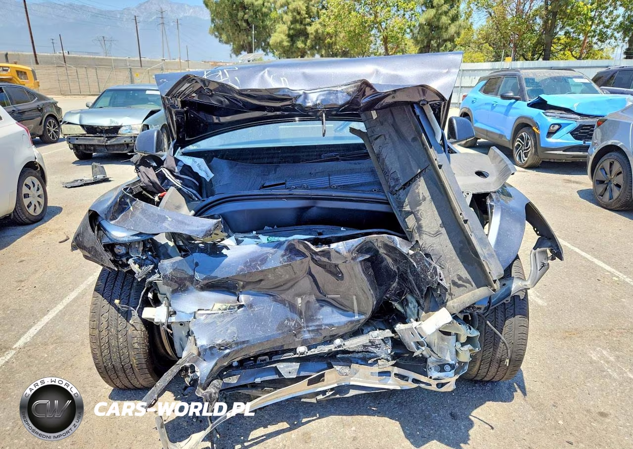 2025 Tesla Model Y VIN:7SAYGDEDXSF277988 - 5