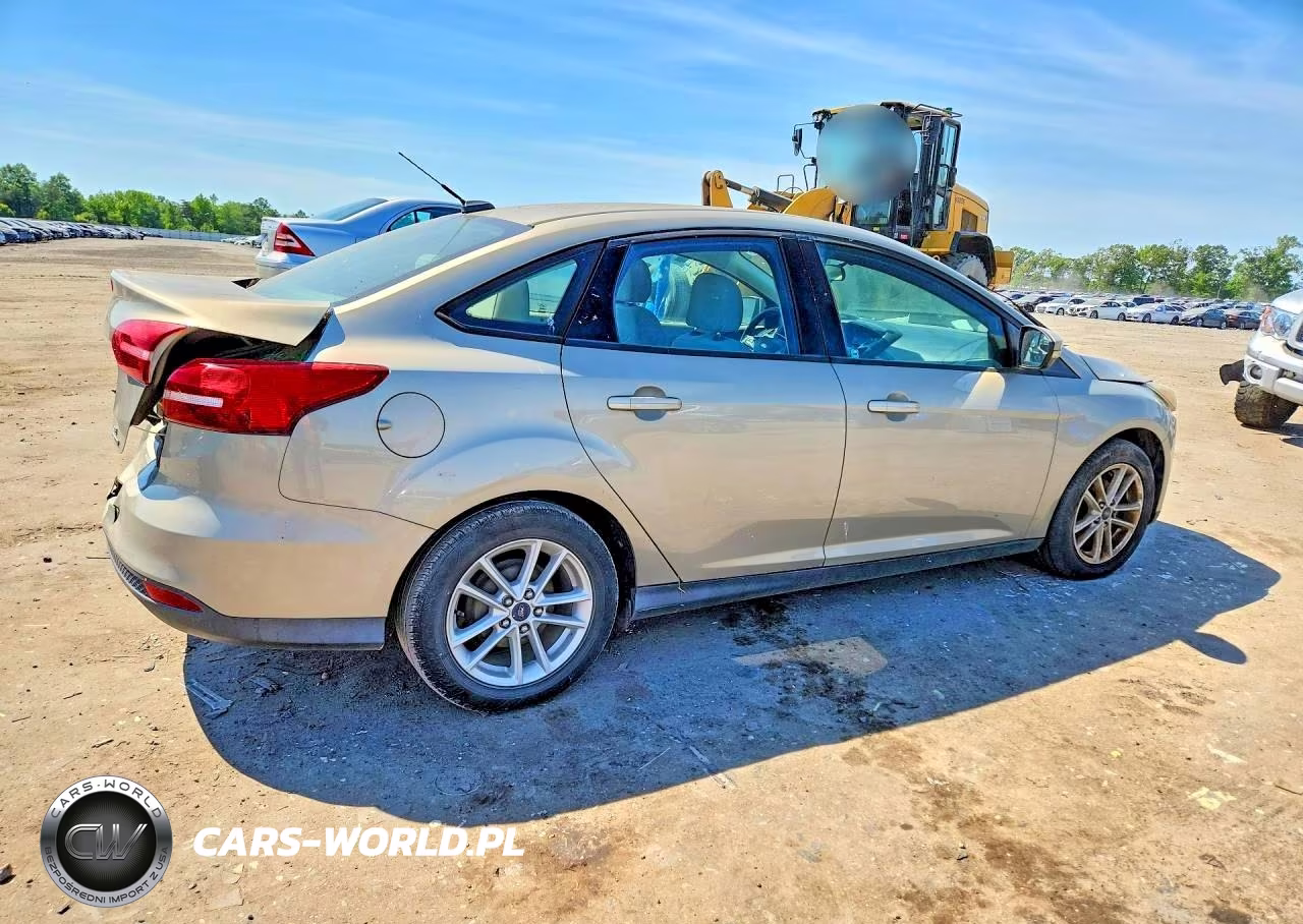 2016 Ford Focus Se VIN:1FADP3F22GL266349 - 3