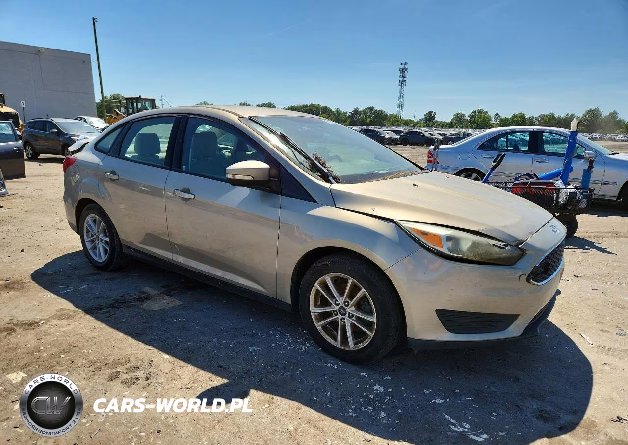 2016 Ford Focus Se VIN:1FADP3F22GL266349 - 4