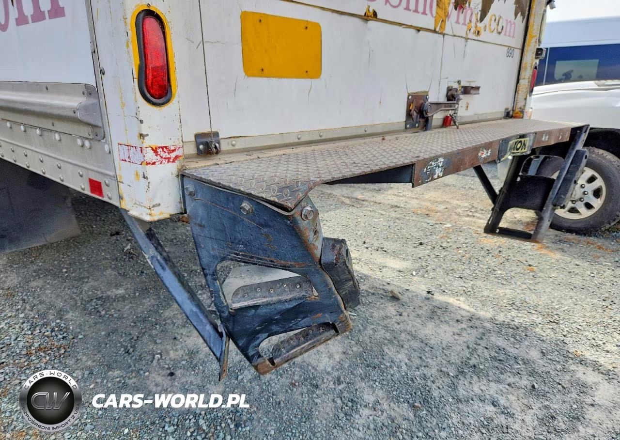 2000 Ford F650 Super Duty VIN:3FDNF6546YMA07073 - 9