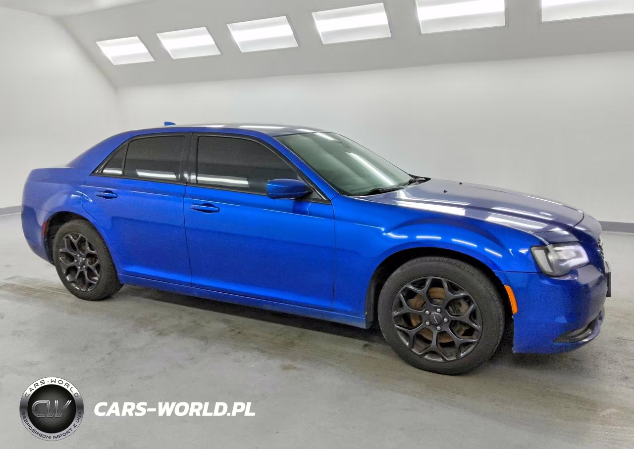2019 Chrysler 300 S VIN:2C3CCAGGXKH536826 - 4