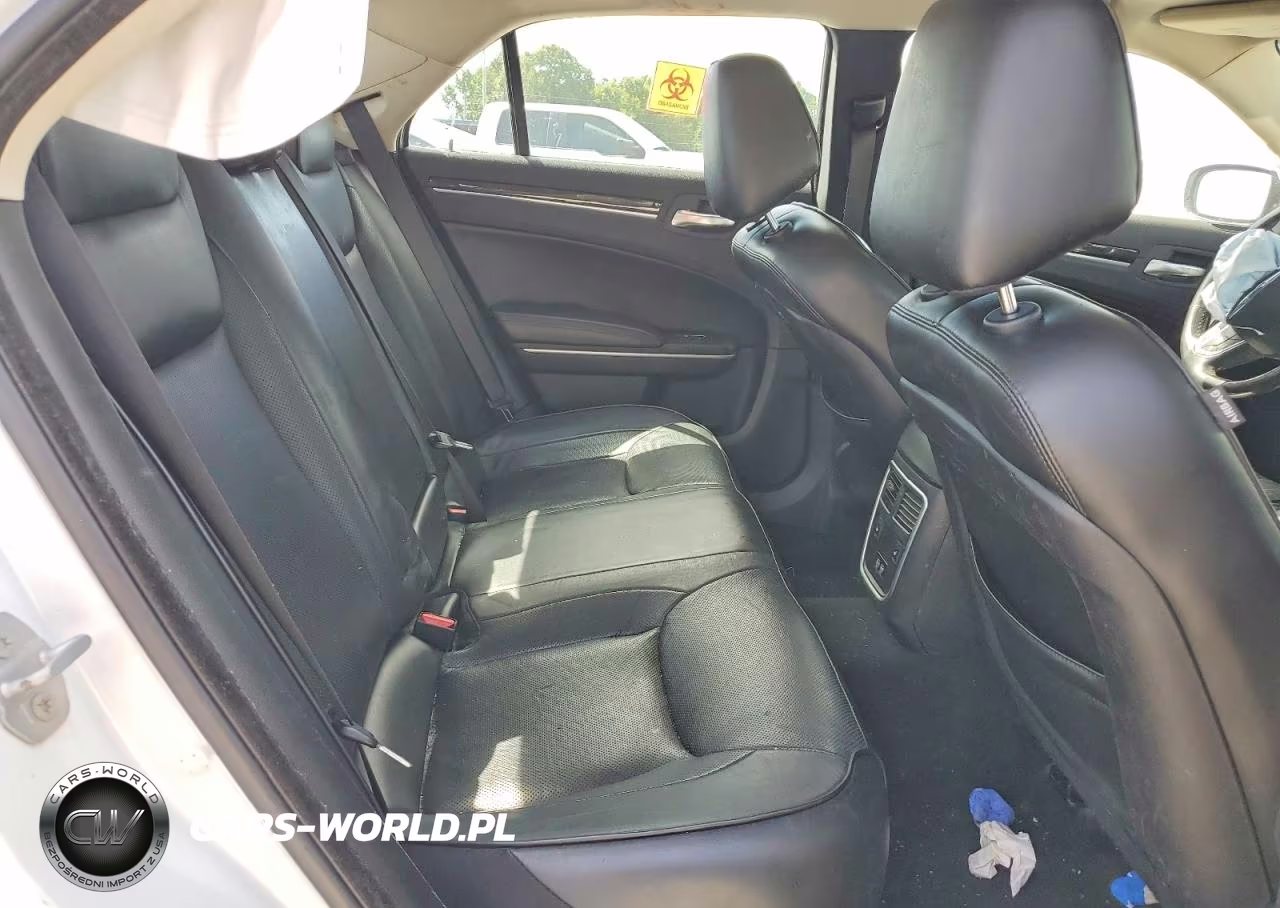 2019 Chrysler 300 Limited VIN:2C3CCAKG6KH595184 - 10