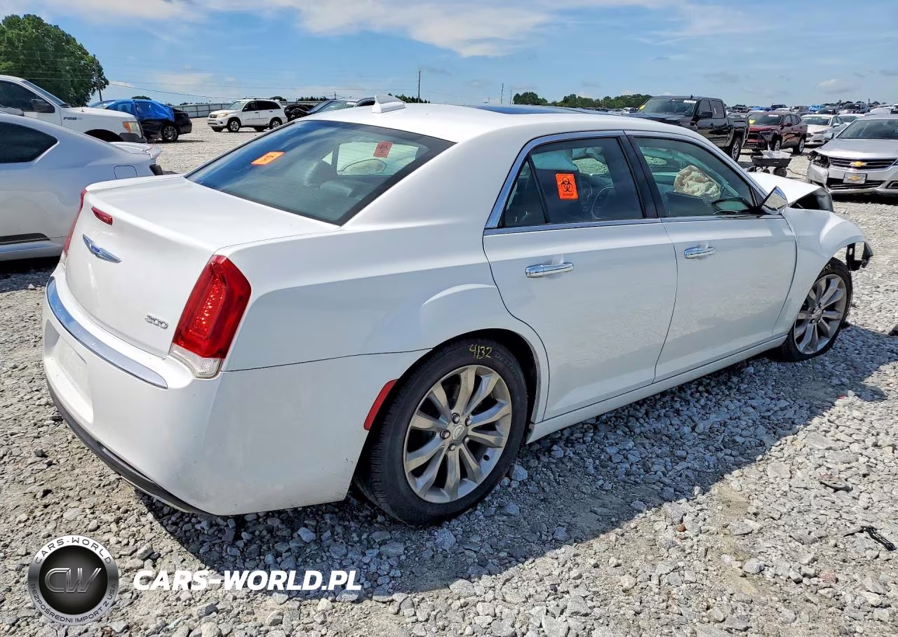 2019 Chrysler 300 Limited VIN:2C3CCAKG6KH595184 - 3