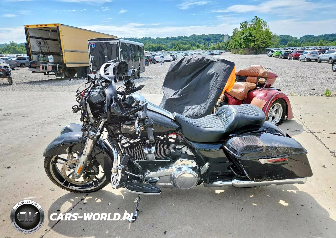 2017 Harley-Davidson Flhxs Street Glide Special VIN:1HD1KRC11HB643043 - 3