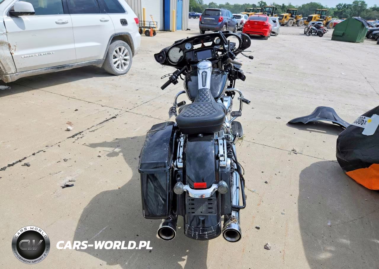 2017 Harley-Davidson Flhxs Street Glide Special VIN:1HD1KRC11HB643043 - 4