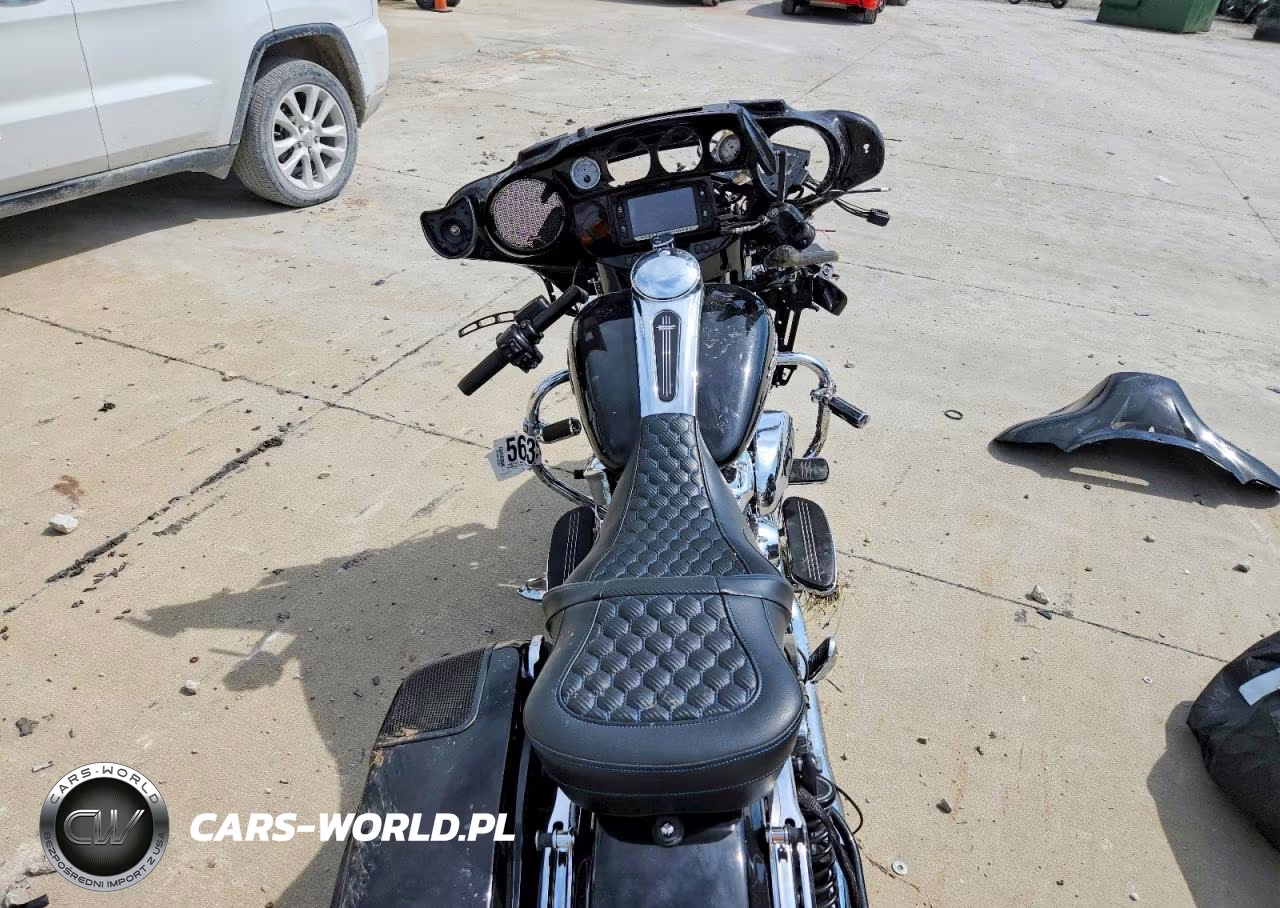 2017 Harley-Davidson Flhxs Street Glide Special VIN:1HD1KRC11HB643043 - 6