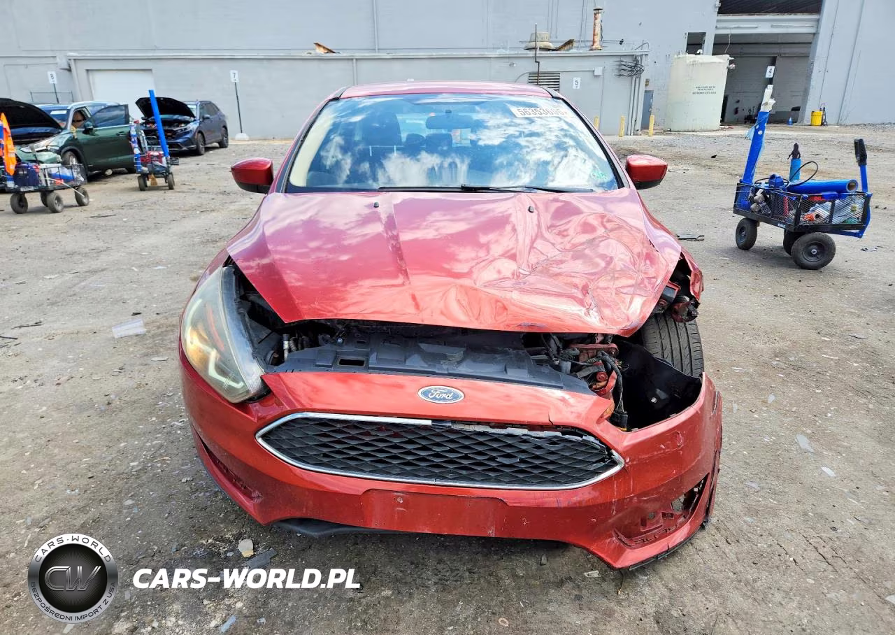 2018 Ford Focus Se VIN:1FADP3K22JL308905 - 5