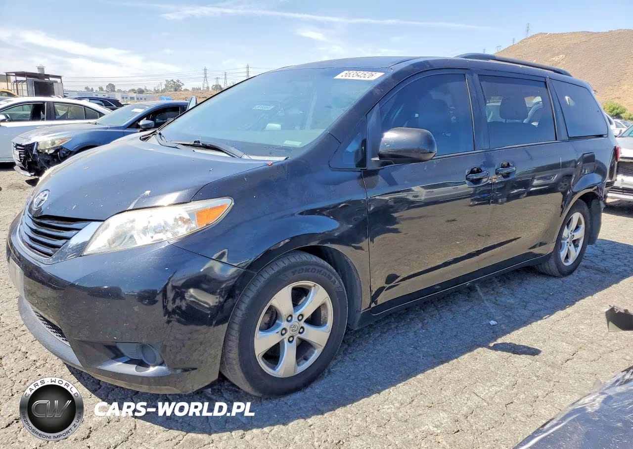 2016 Toyota Sienna Le – zdjęcie 1 z 13