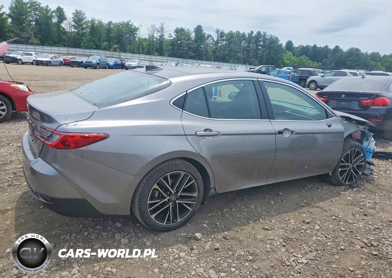 2025 Toyota Camry Xle VIN:4T1DAACK7SU646452 - 3