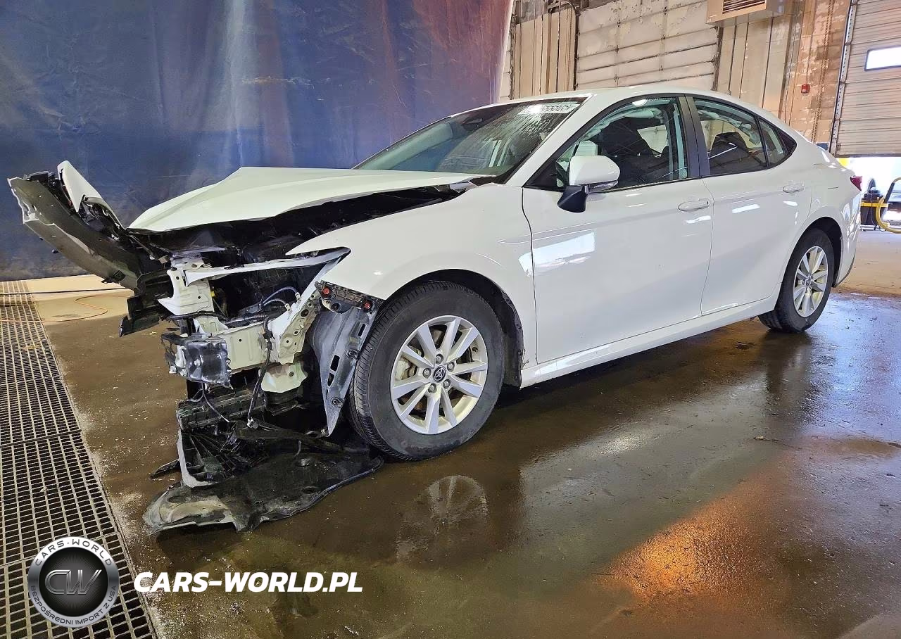 2025 Toyota Camry Le – zdjęcie 1 z 13