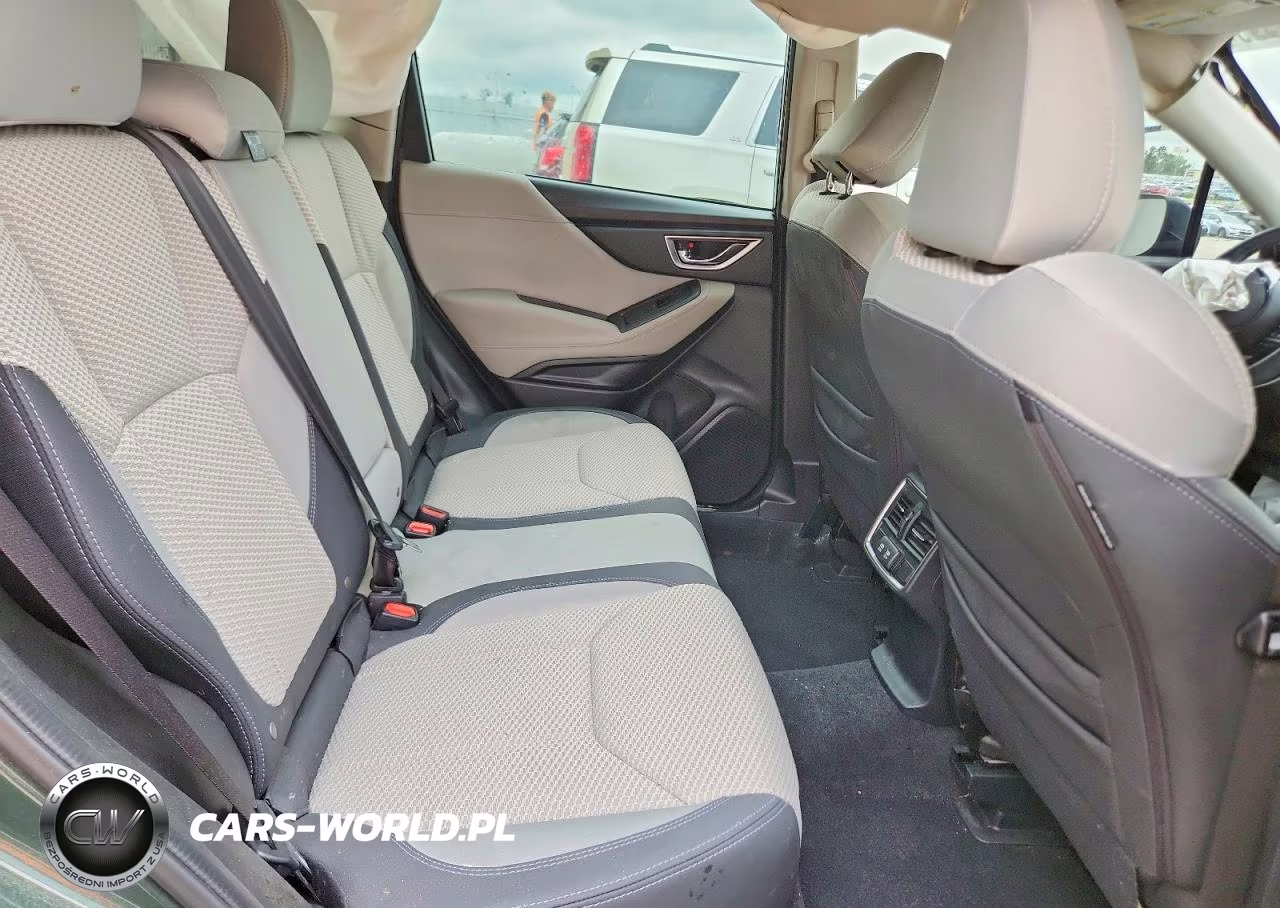 2022 Subaru Forester Premium VIN:JF2SKAEC2NH504488 - 11