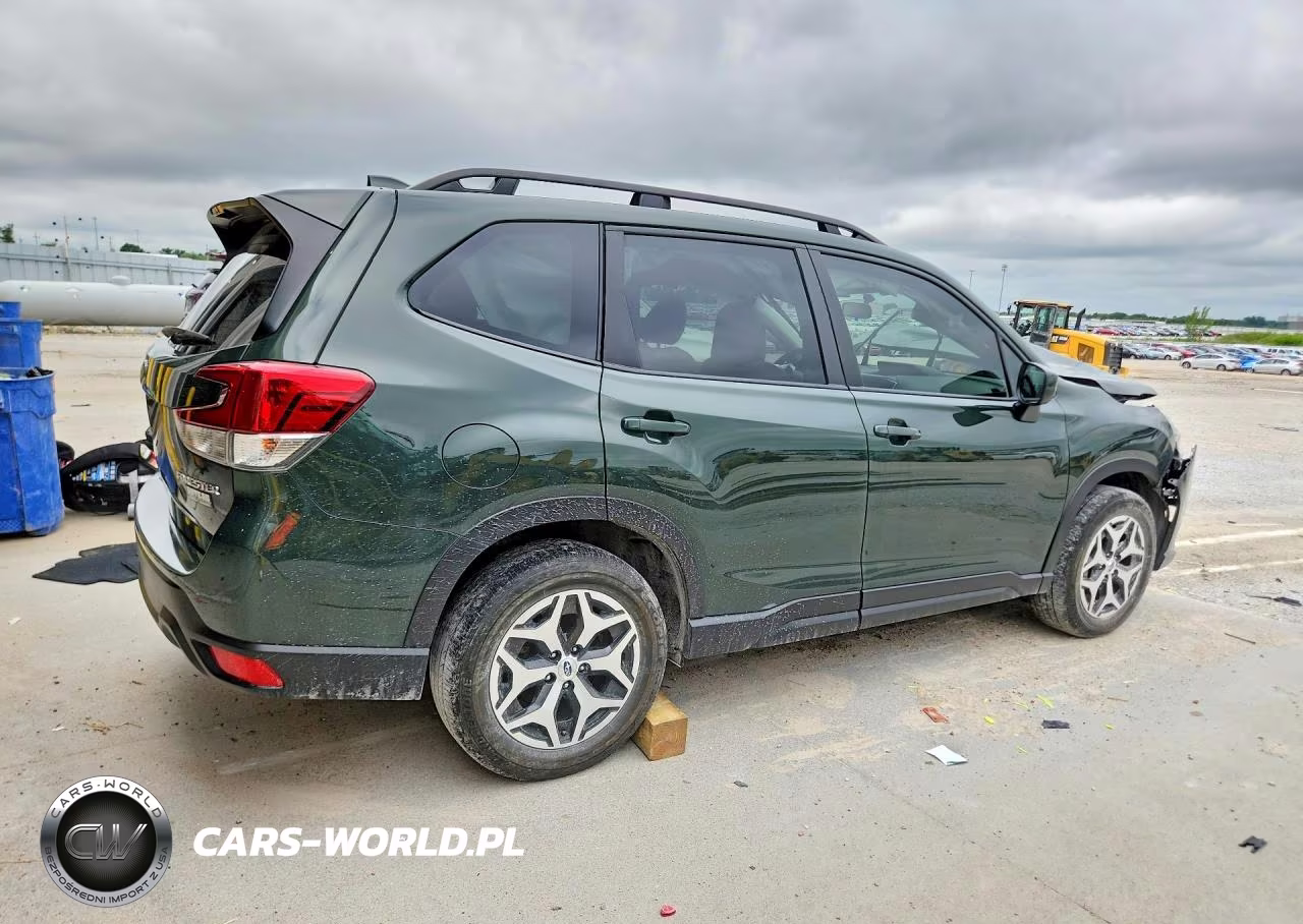 2022 Subaru Forester Premium VIN:JF2SKAEC2NH504488 - 3