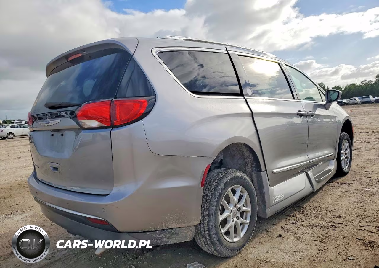 2020 Chrysler Pacifica Touring L VIN:2C4RC1BG3LR269358 - 3