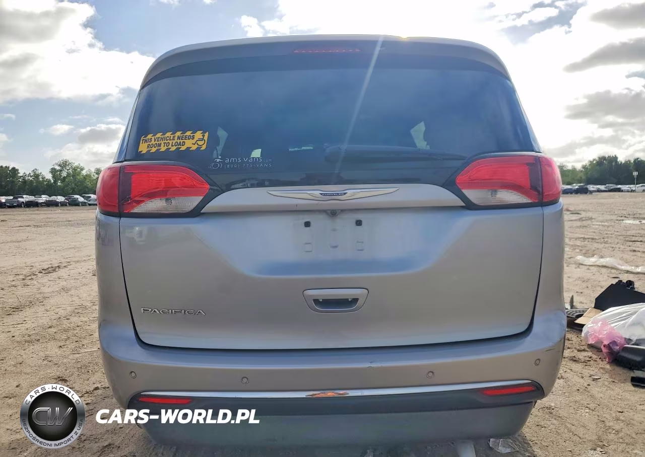 2020 Chrysler Pacifica Touring L VIN:2C4RC1BG3LR269358 - 6
