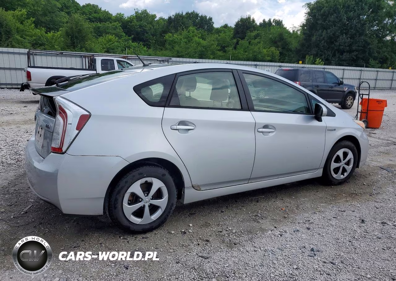 2014 Toyota Prius Two VIN:JTDKN3DU8E1771171 - 3