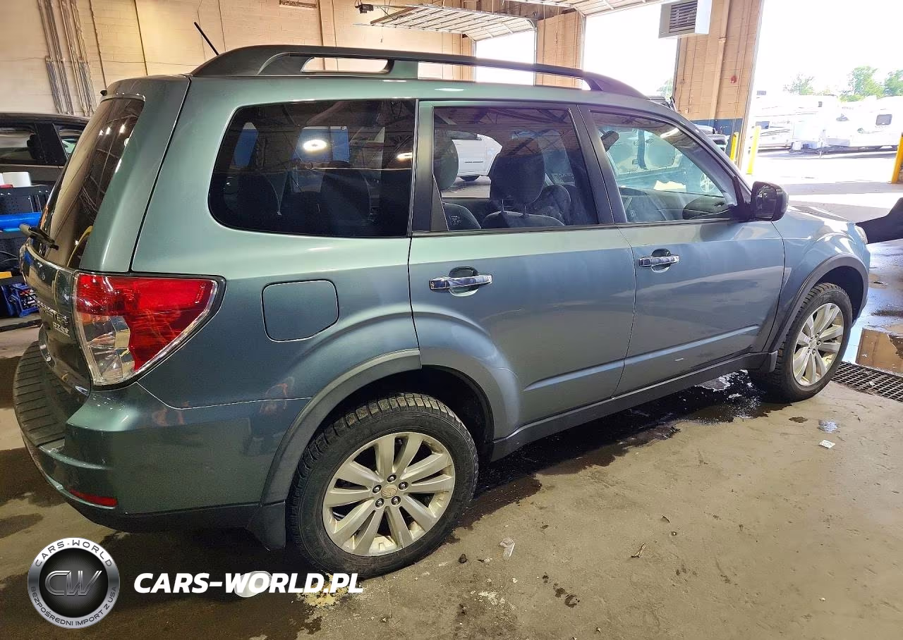 2013 Subaru Forester 2.5X Premium VIN:JF2SHADCXDH442109 - 3