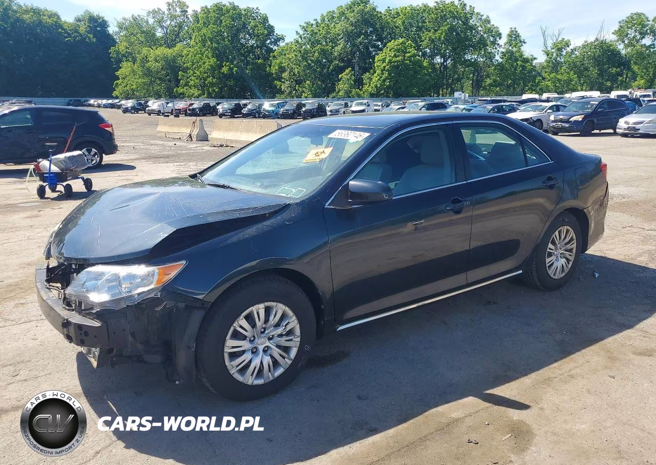 2014 Toyota Camry Le – zdjęcie 1 z 12