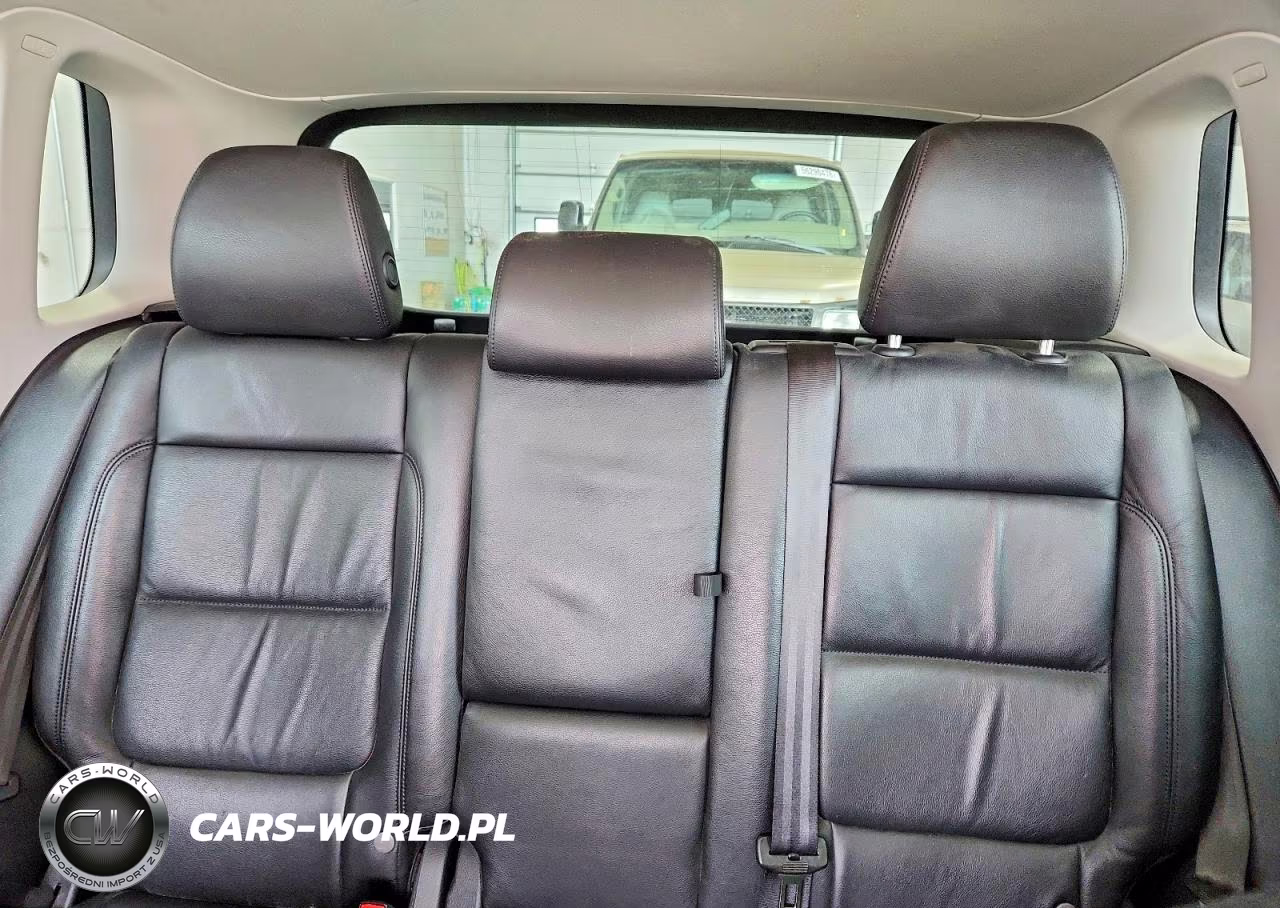 2017 Volkswagen Tiguan Sport VIN:WVGUV7AX1HW509056 - 10