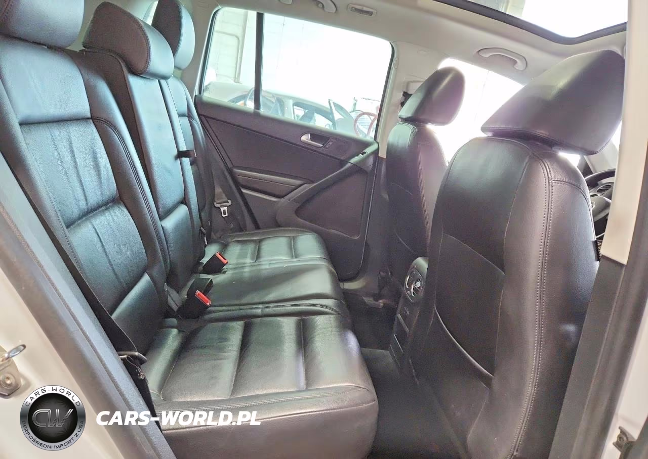 2017 Volkswagen Tiguan Sport VIN:WVGUV7AX1HW509056 - 11