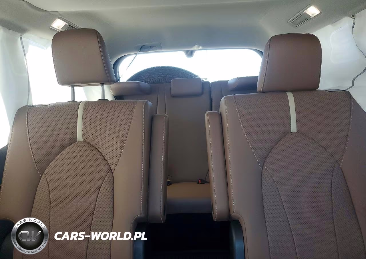 2026 Toyota Grand Highlander Platinum VIN:5TDAAAB56TS117373 - 10