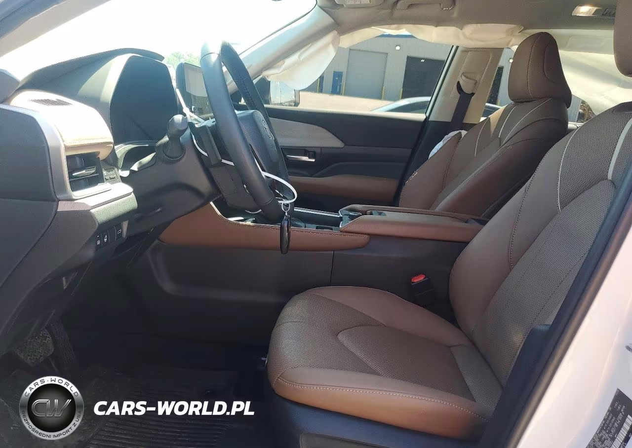 2026 Toyota Grand Highlander Platinum VIN:5TDAAAB56TS117373 - 7