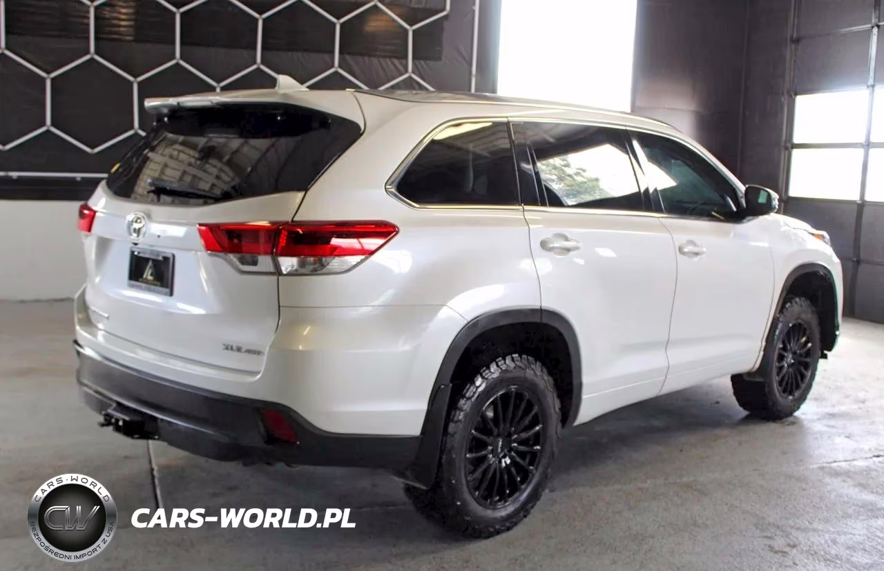 2018 Toyota Highlander Xle VIN:5TDJZRFH4JS883515 - 3