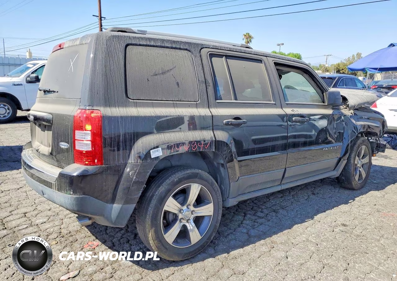 2016 Jeep Patriot Latitude VIN:1C4NJPFA3GD528131 - 3
