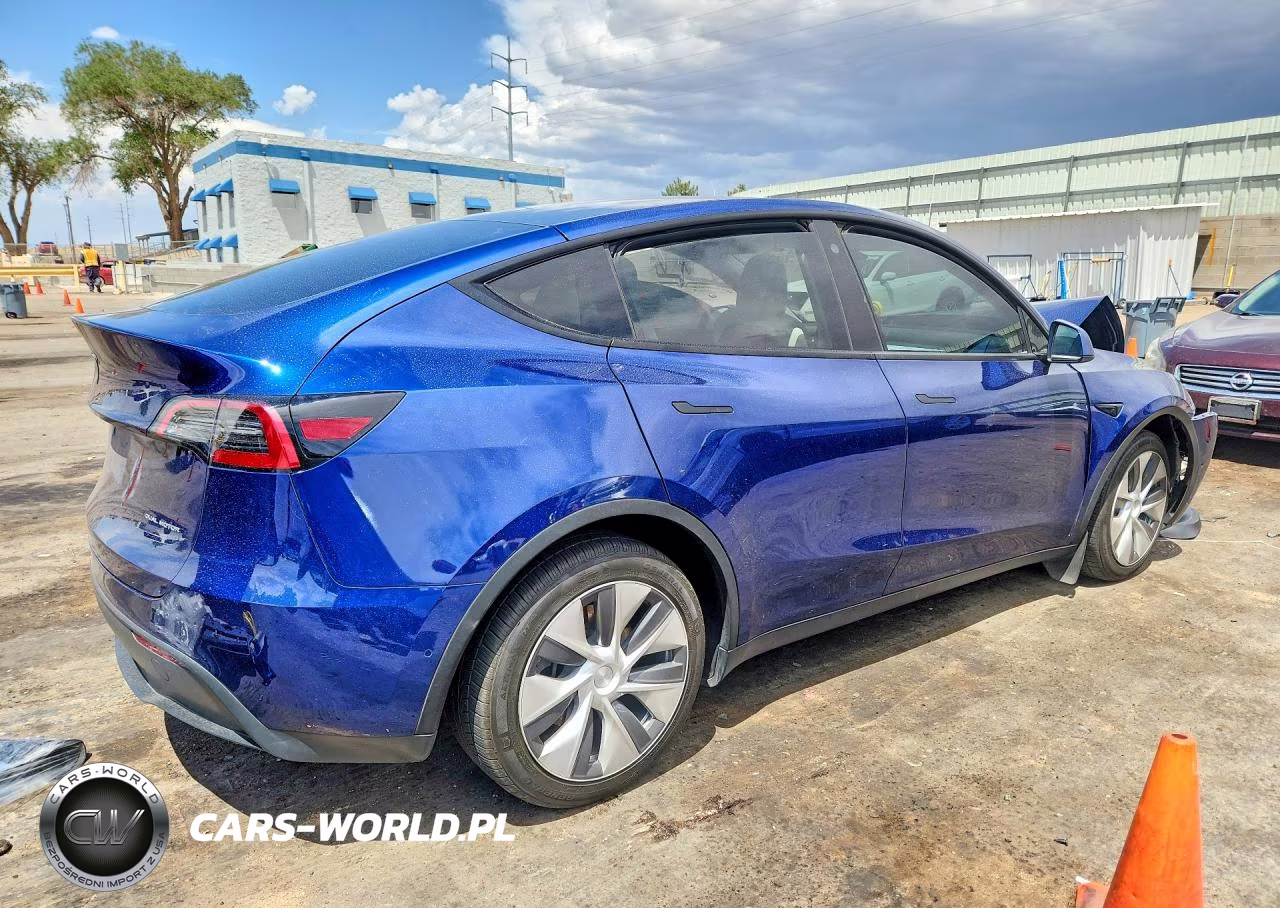 2021 Tesla Model Y VIN:5YJYGDEE0MF179108 - 3