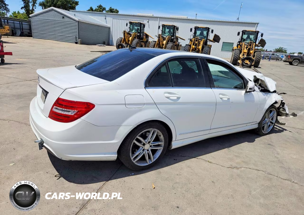 2014 Mercedes-Benz C 250 VIN:WDDGF4HB0ER320390 - 3