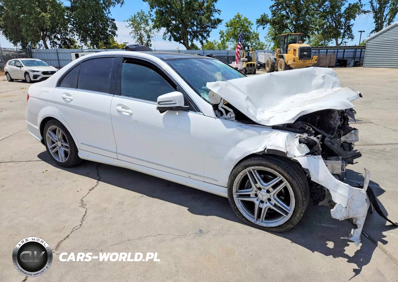 2014 Mercedes-Benz C 250 VIN:WDDGF4HB0ER320390 - 4