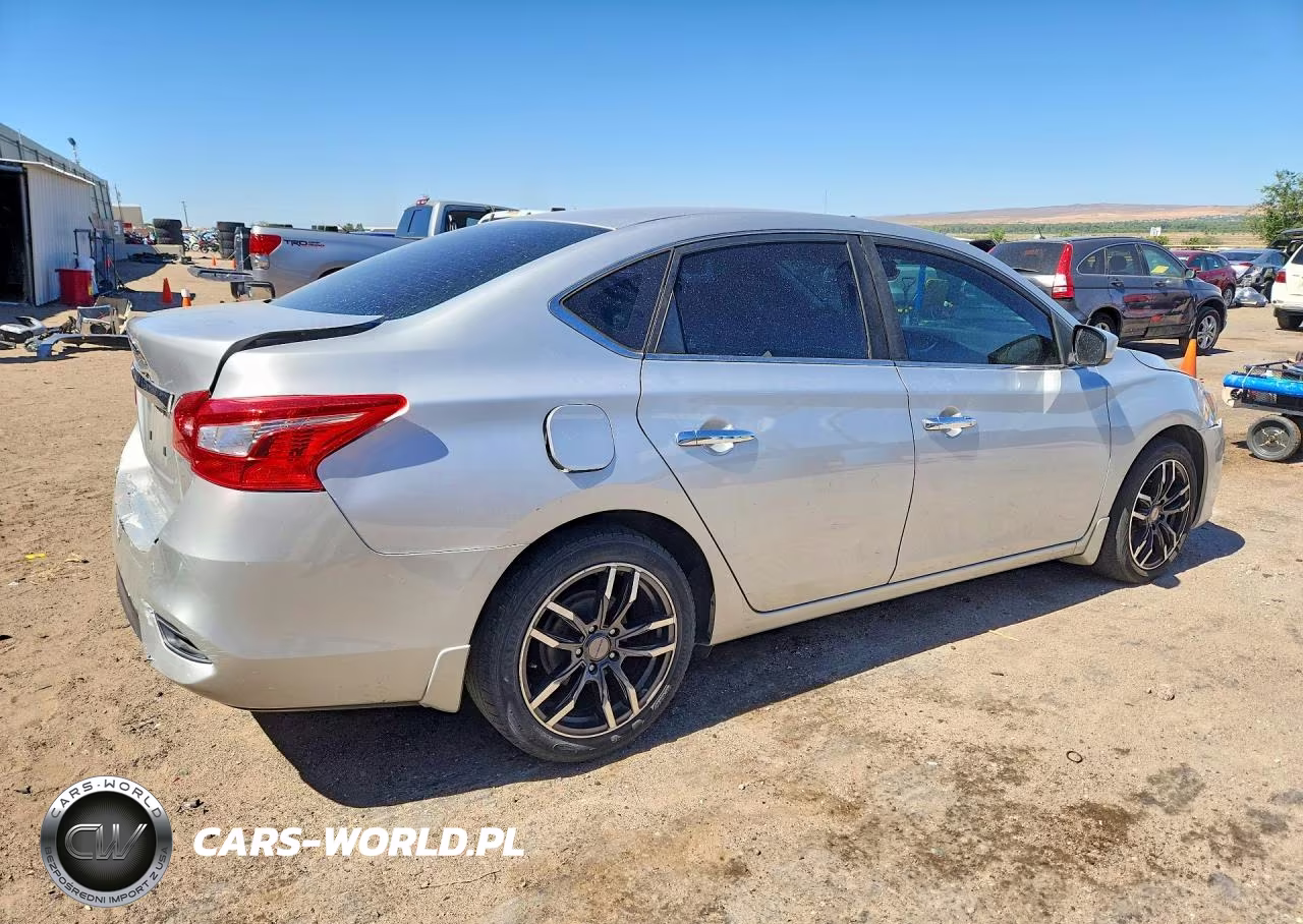 2018 Nissan Sentra S VIN:3N1AB7AP5JY333405 - 3