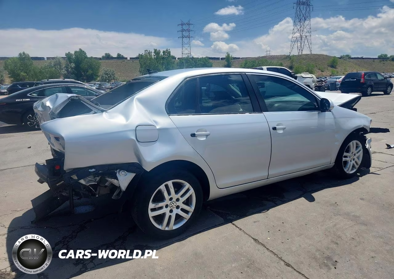 2010 Volkswagen Jetta Tdi VIN:3VWRL7AJ0AM057695 - 3