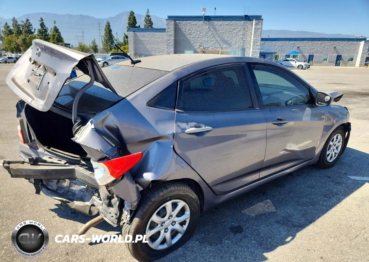 2013 Hyundai Accent Gls VIN:KMHCT4AEXDU548524 - 3