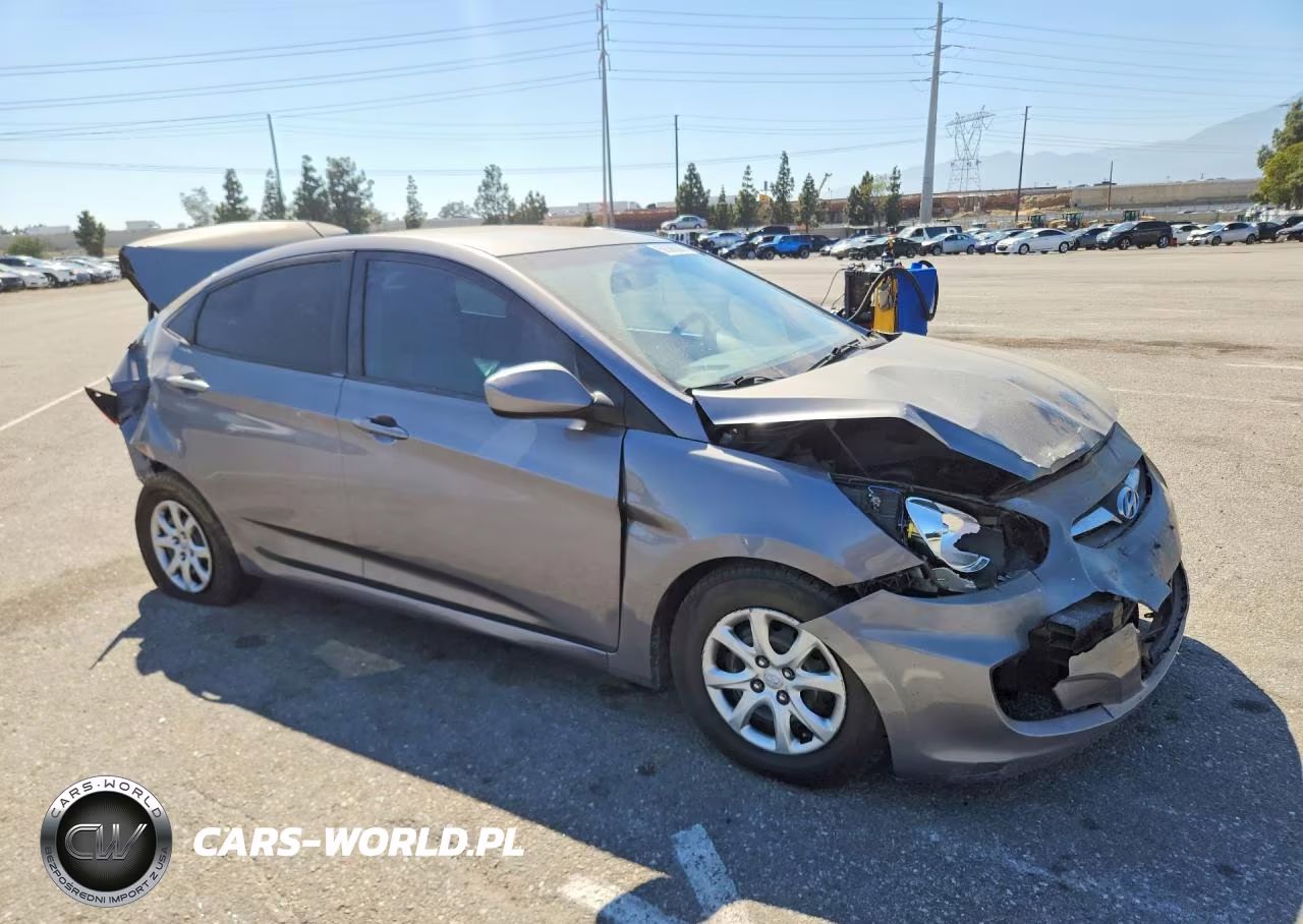 2013 Hyundai Accent Gls VIN:KMHCT4AEXDU548524 - 4
