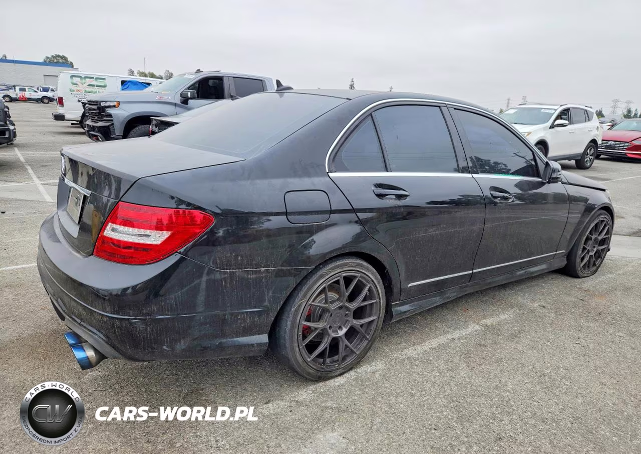 2012 Mercedes-Benz C 300 4Matic VIN:WDDGF8BBXCA719691 - 3