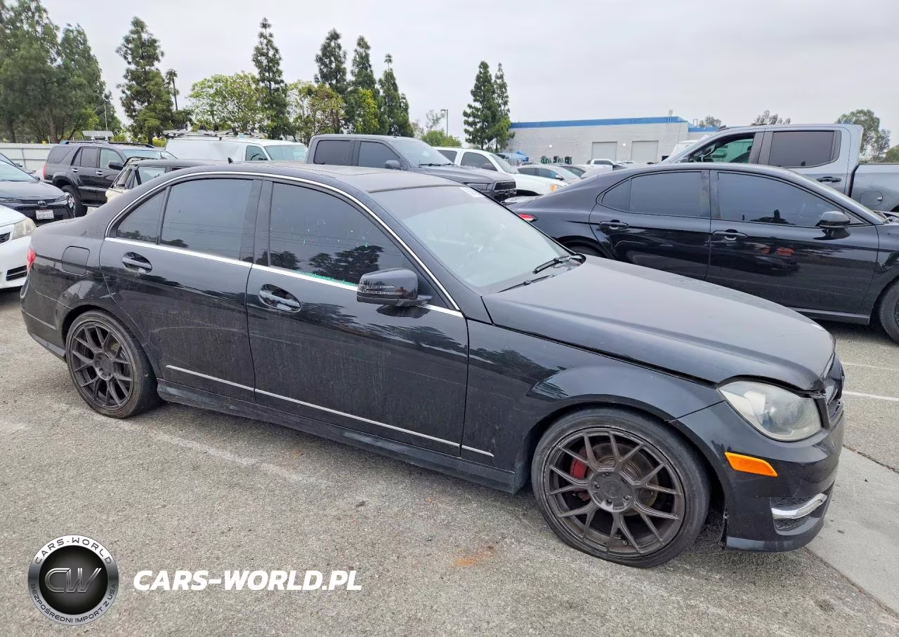 2012 Mercedes-Benz C 300 4Matic VIN:WDDGF8BBXCA719691 - 4