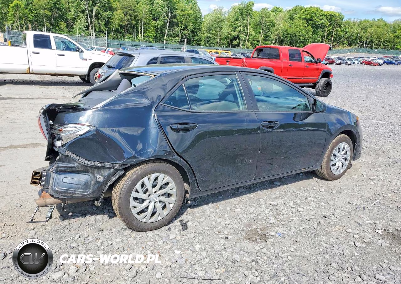 2018 Toyota Corolla Le VIN:2T1BURHE7JC068644 - 3