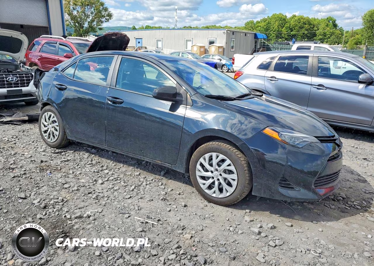 2018 Toyota Corolla Le VIN:2T1BURHE7JC068644 - 4