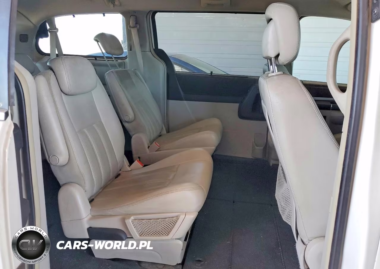 2010 Chrysler Town & Country Touring Plus VIN:2A4RR8DX8AR423493 - 11