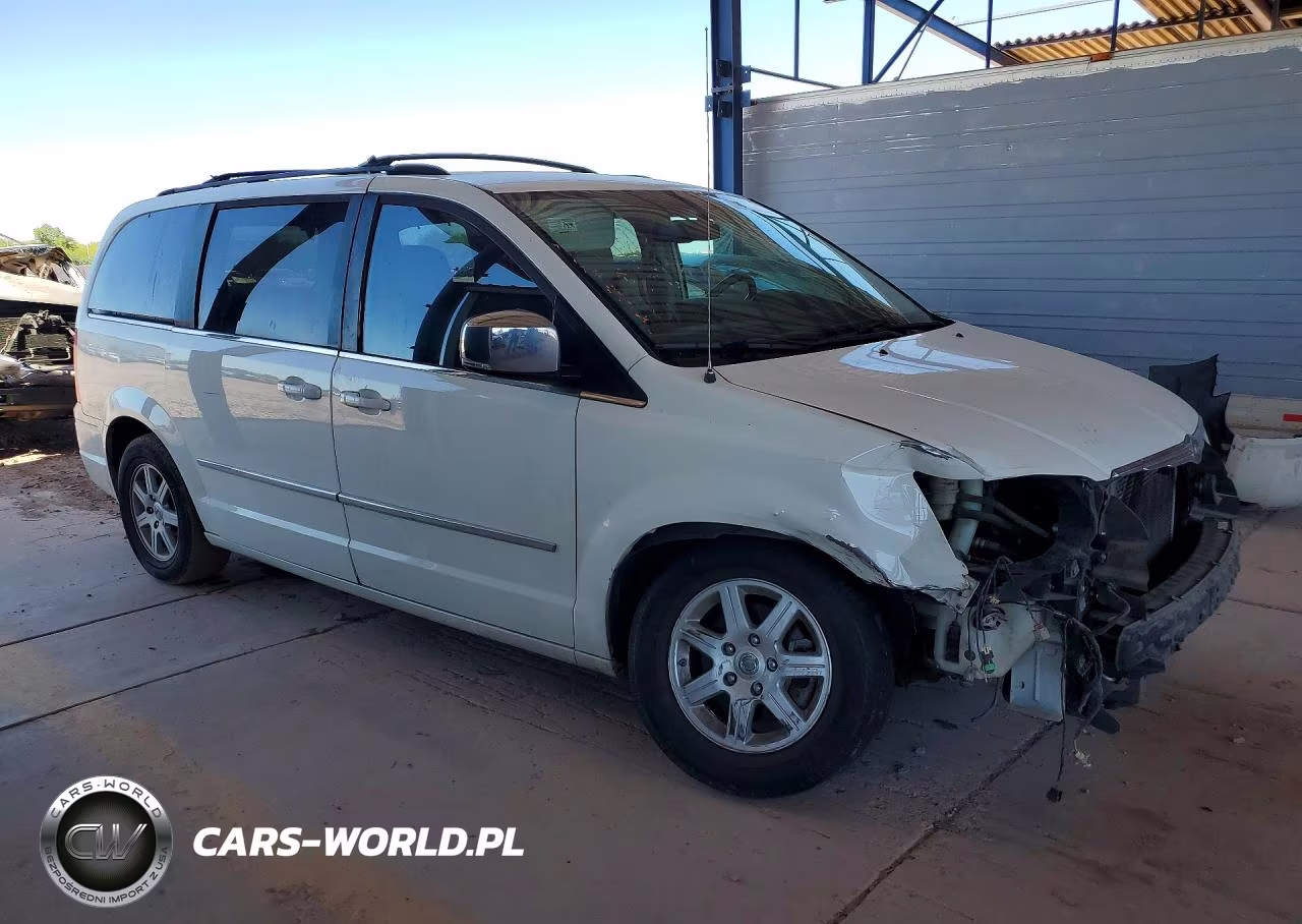 2010 Chrysler Town & Country Touring Plus VIN:2A4RR8DX8AR423493 - 4